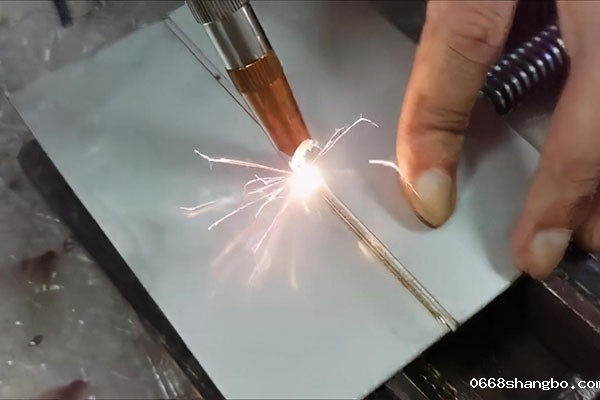 手持式激光焊接机与传统焊接机比有什么优势？